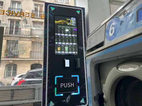 Distributeur Golden CBD installé à Paris Montmartre